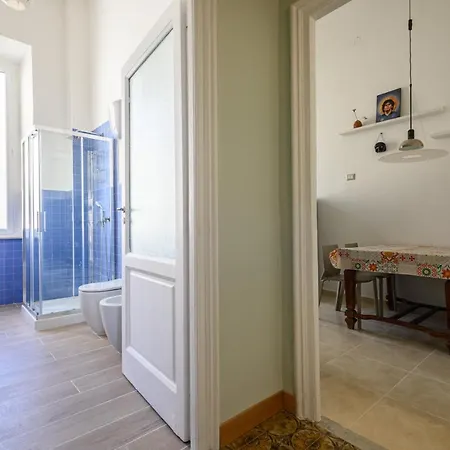 Via Cairoli 60 * 那不勒斯