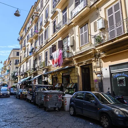 Via Cairoli 60 Νάπολη