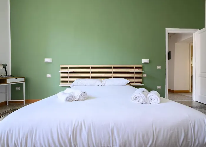 Via Cairoli 60 * نابولي